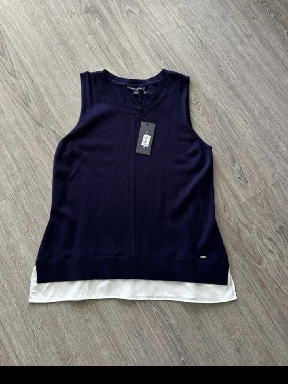 Tommy Hilfiger SZ.M Dark Navy Sleeveless Light Weight Knit Top White Hemline NWT - Picture 1 of 9